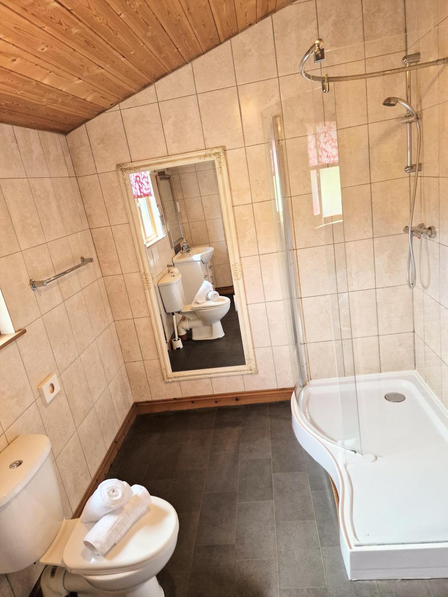 Lomond 2 With Private Hot Tub - Fife - Loch Leven - Lomond Hills Villa Kelty ภายนอก รูปภาพ