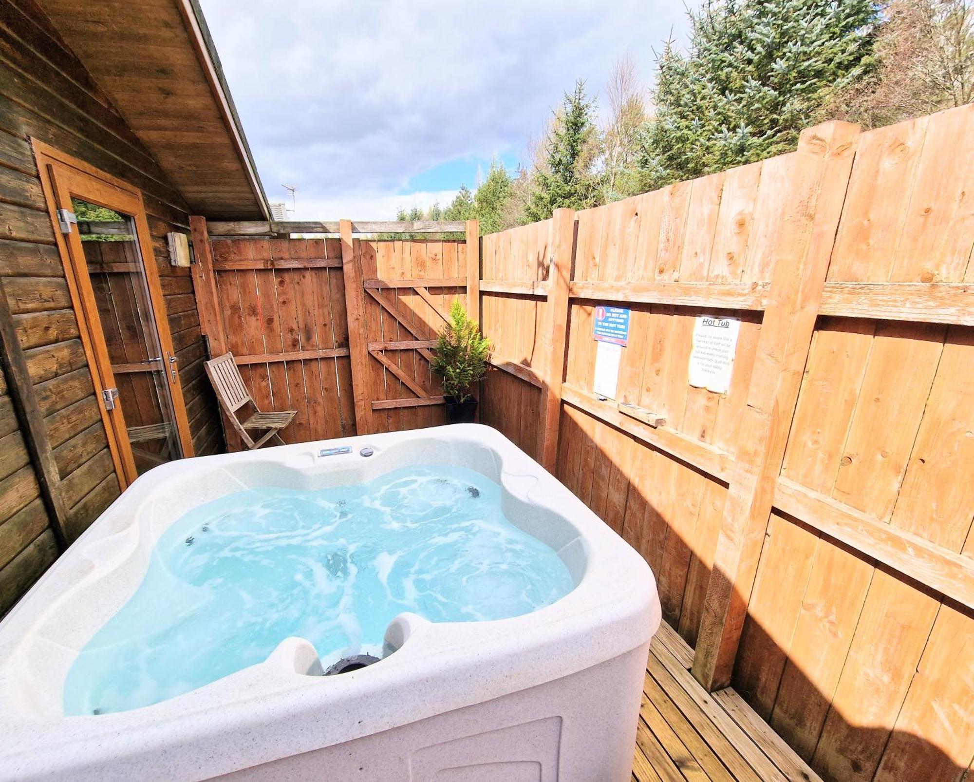 Lomond 2 With Private Hot Tub - Fife - Loch Leven - Lomond Hills Villa Kelty ภายนอก รูปภาพ