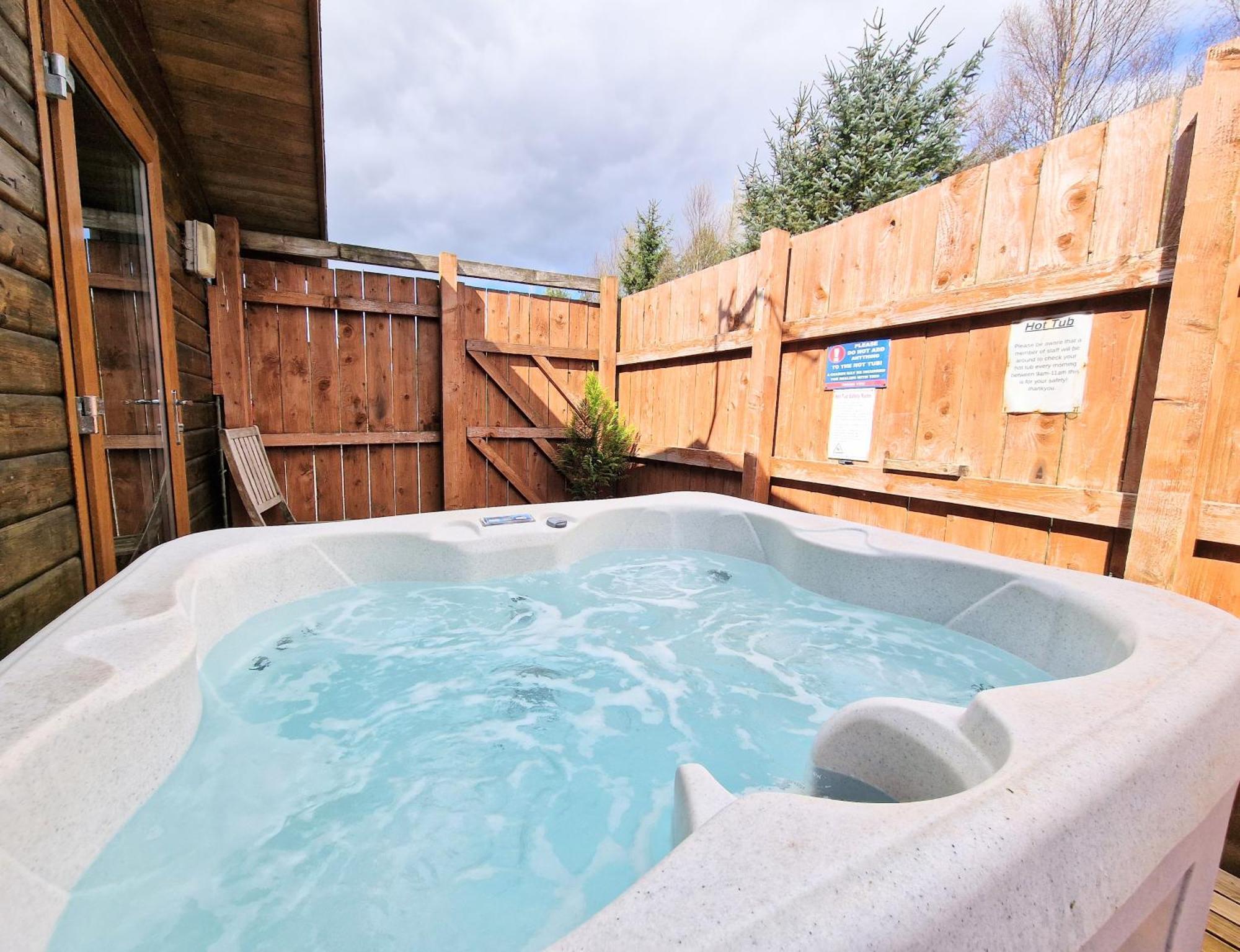 Lomond 2 With Private Hot Tub - Fife - Loch Leven - Lomond Hills Villa Kelty ภายนอก รูปภาพ